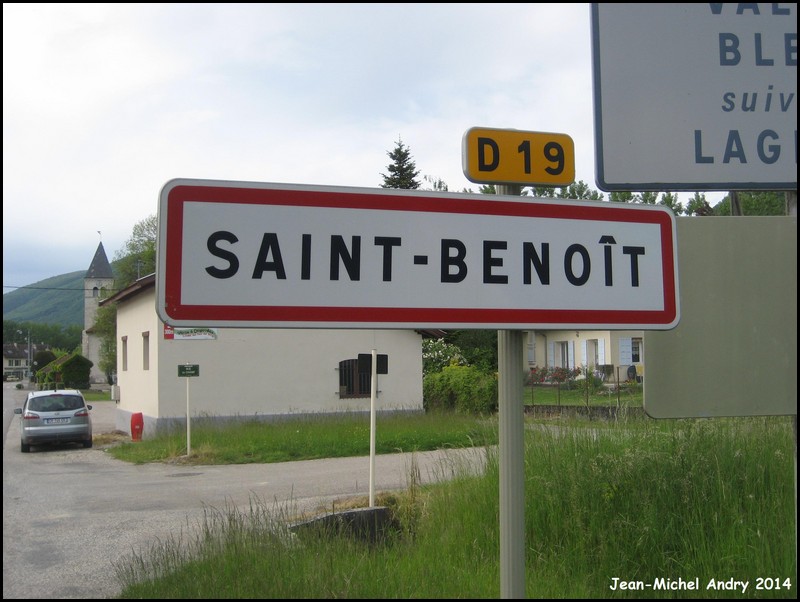 Groslée-Saint-Benoît 2 01 - Jean-Michel Andry.jpg