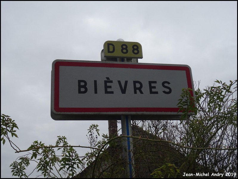 Bièvres 02 - Jean-Michel Andry.jpg