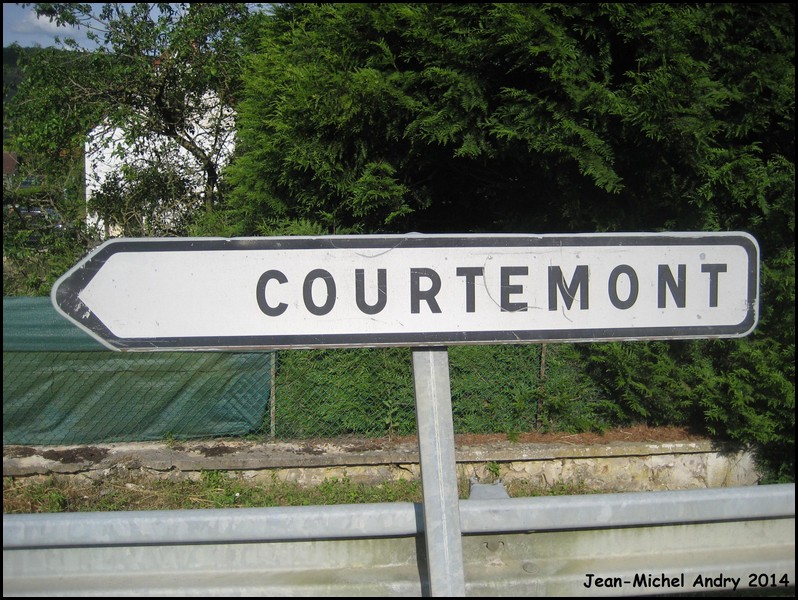 Courtemont-Varennes 1 02 - Jean-Michel Andry.jpg