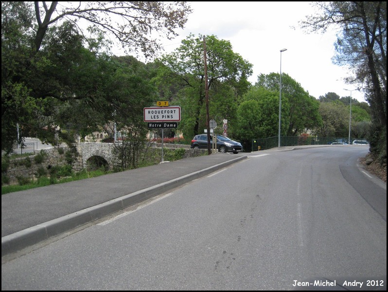 Roquefort les pins 06 - Jean-Michel Andry.JPG