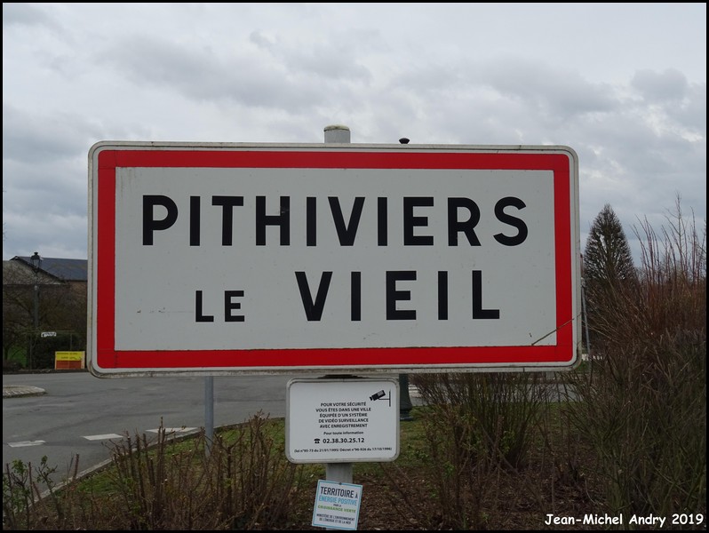 Pithiviers-le-Vieil 45 - Jean-Michel Andry.jpg