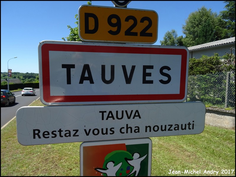 Tauves 63 - Jean-Michel Andry.jpg