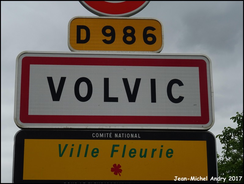 Volvic 63 - Jean-Michel Andry.jpg