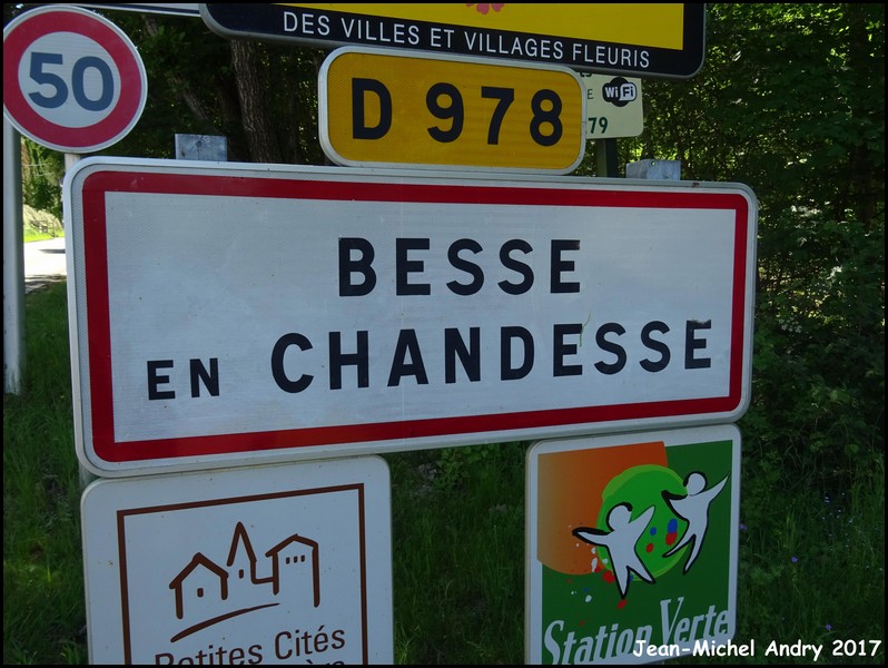 100Besse-en-Chandesse _63_-_Jean-Michel Andry.jpg