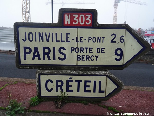 Poteau flèche Champigny-sur-Marne rue Balzac .JPG